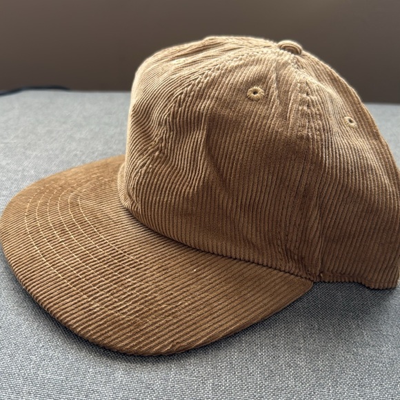Corduroy baseball cap in taupe - Picture 3 of 3
